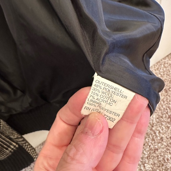 Zara basic plaid jacket.  Size L. - Picture 5 of 5